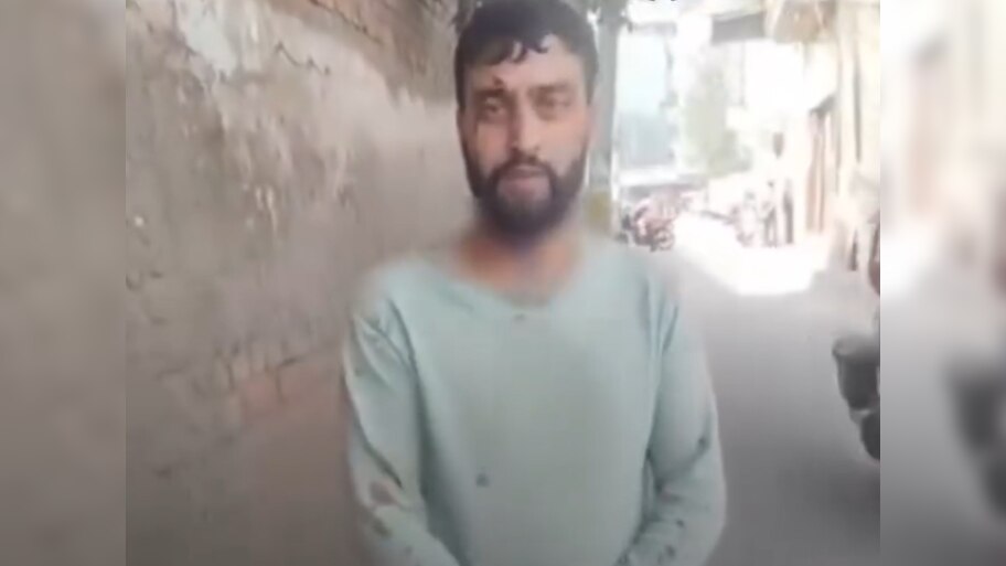 अखरोट का डिब्बा गायब…सवाल किया तो बदमाशों ने कश्मीरी मुस्लिम व्यापारी पर किया हमला 