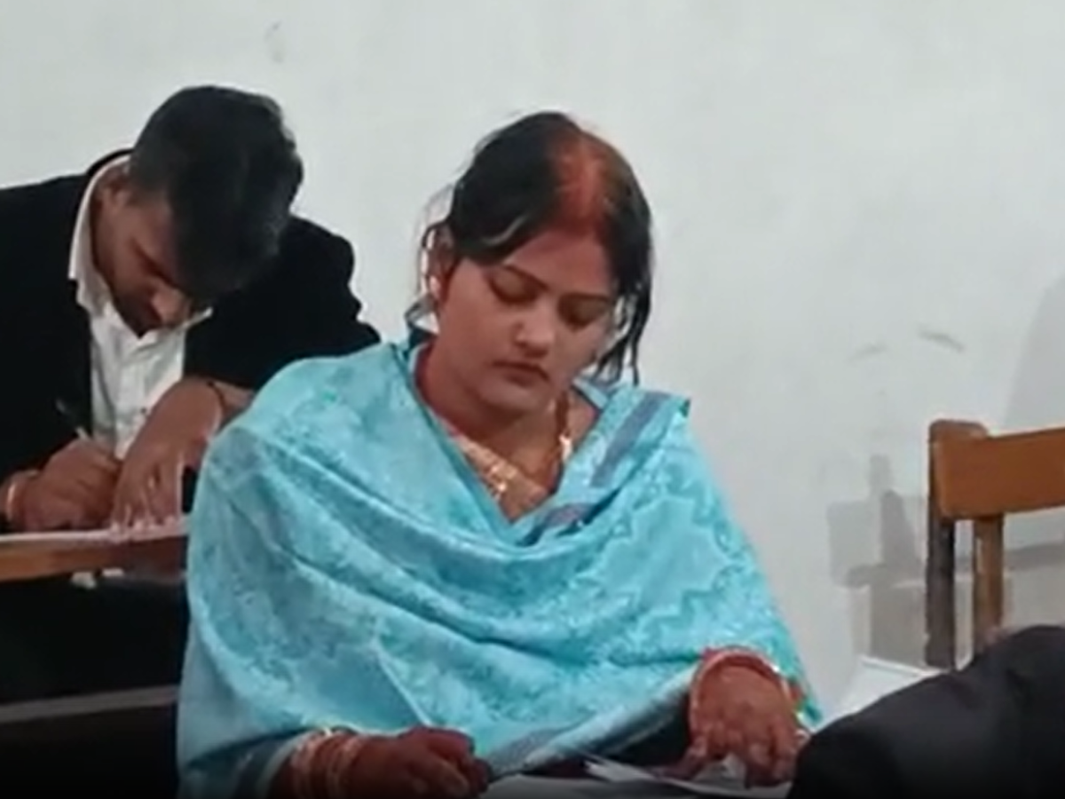 Munger News: विदाई के बाद ससुराल नहीं, पहले परीक्षा हॉल गई संजना, दी एलएलबी की परीक्षा Munger News: विदाई के बाद ससुराल नहीं, पहले परीक्षा हॉल गई संजना, दी एलएलबी की परीक्षा