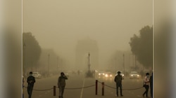 Delhi AQI Today: दिल्ली में खतरनाक स्तर पर पहुंची हवा, कई इलाकों में 400 के पार AQI