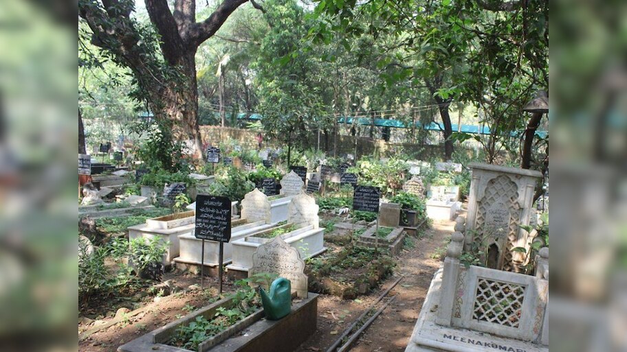 कटिहार में कब्रिस्तान से हटाया गया अतिक्रमण, 5 एकड़ 52 डिसमिल जमीन पर था अवैध कब्जा
