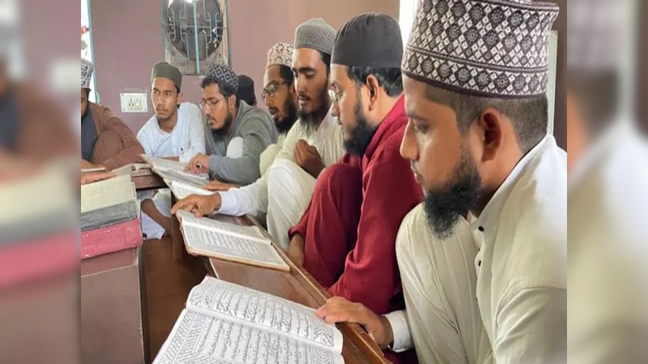 Pak News: मदरसे पढ़े युवा क्यों हो रहे हैं समाज से अलग? रिपोर्ट में चौंकाने वाला खुलासा