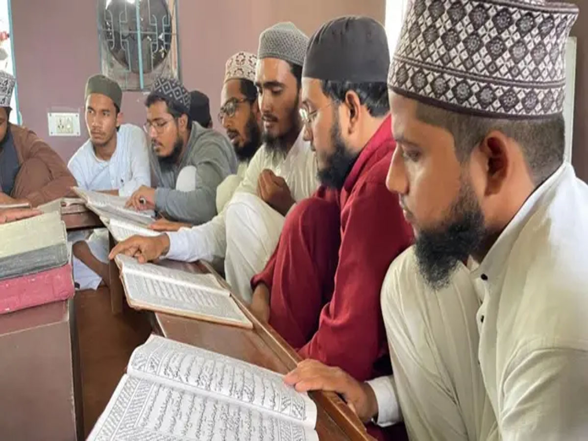 Pak News: मदरसे पढ़े युवा क्यों हो रहे हैं समाज से अलग? रिपोर्ट में चौंकाने वाला खुलासा Pak News: मदरसे पढ़े युवा क्यों हो रहे हैं समाज से अलग? रिपोर्ट में चौंकाने वाला खुलासा
