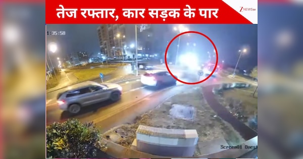 फुटपाथ से टकराने के बाद 'फुटबॉल' की तरह उछली मर्सिडीज कार, CCTV में कैद खौफनाक नजारा