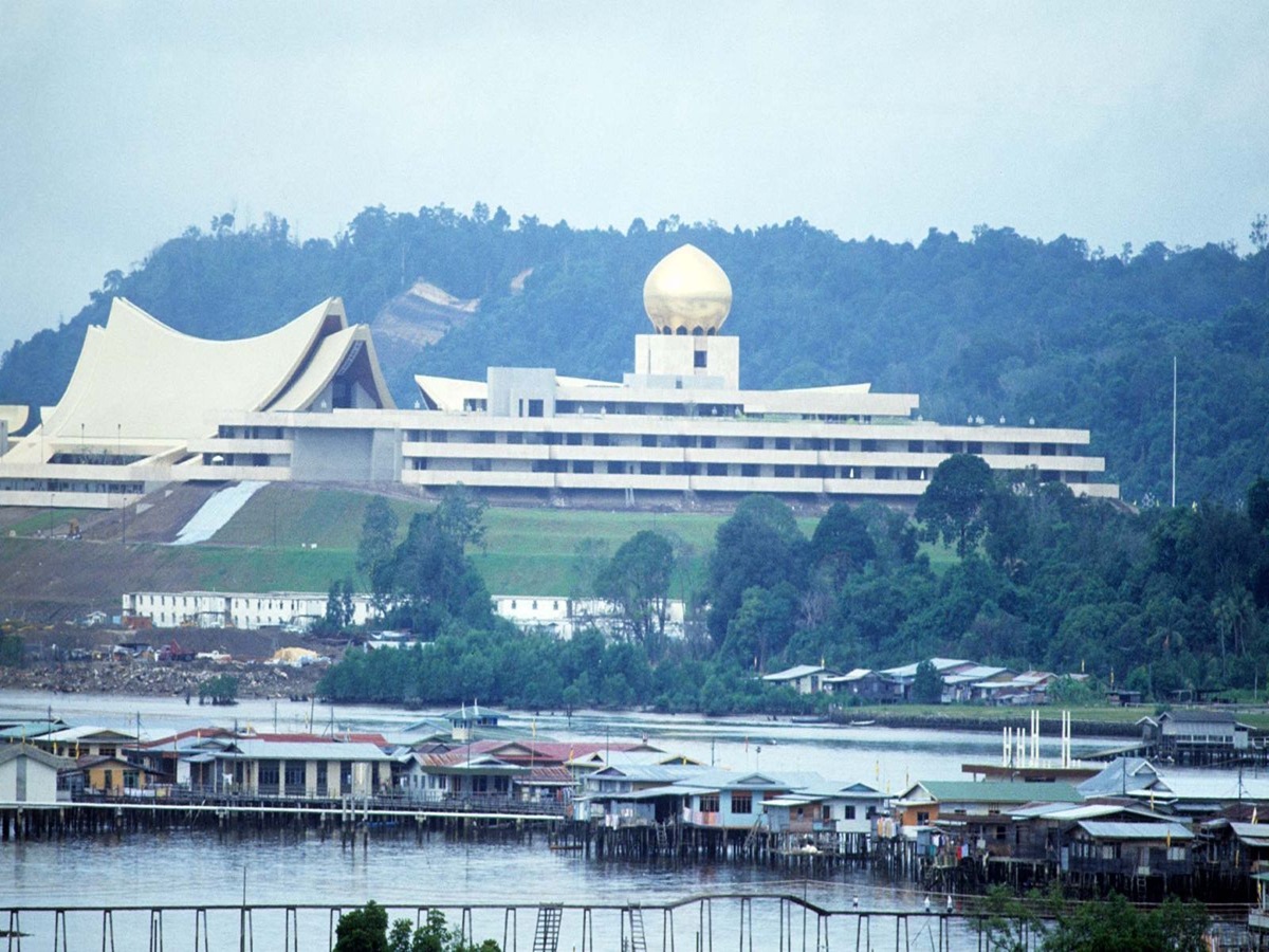 नाखून कटाने में लाखों का खर्च