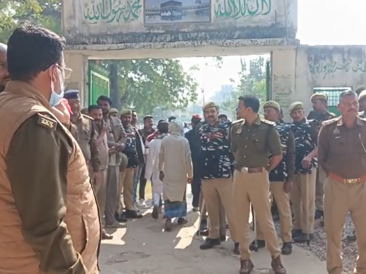 मृतक अब्दुल के अंतिम संस्कार पर पुलिस का पहरा मृतक अब्दुल के अंतिम संस्कार पर पुलिस का पहरा