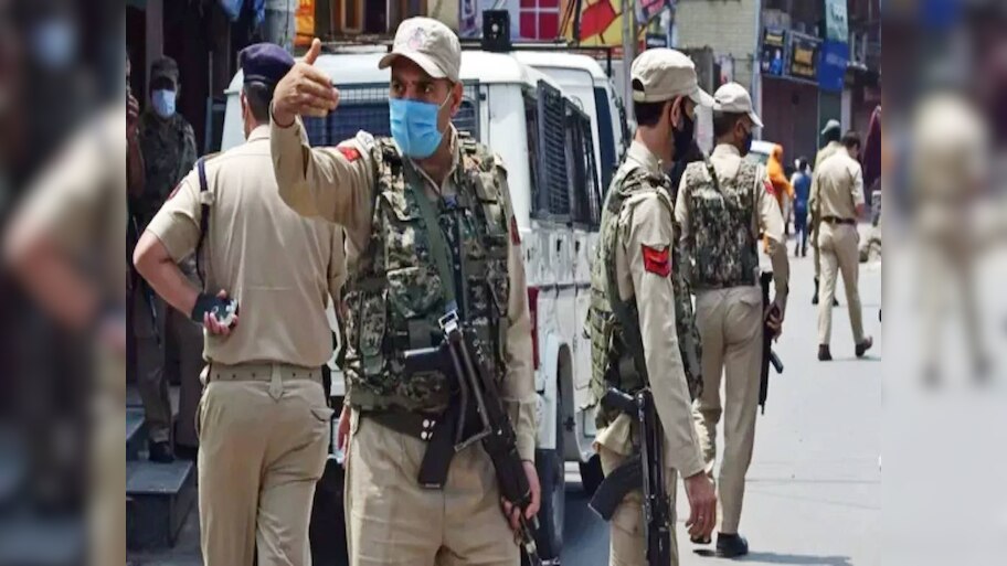 पाक में बैठकर आतंकी जाहिद हुसैन रचता था साजिश,  अब जम्मू की SIA ने लिया बड़ा एक्शन