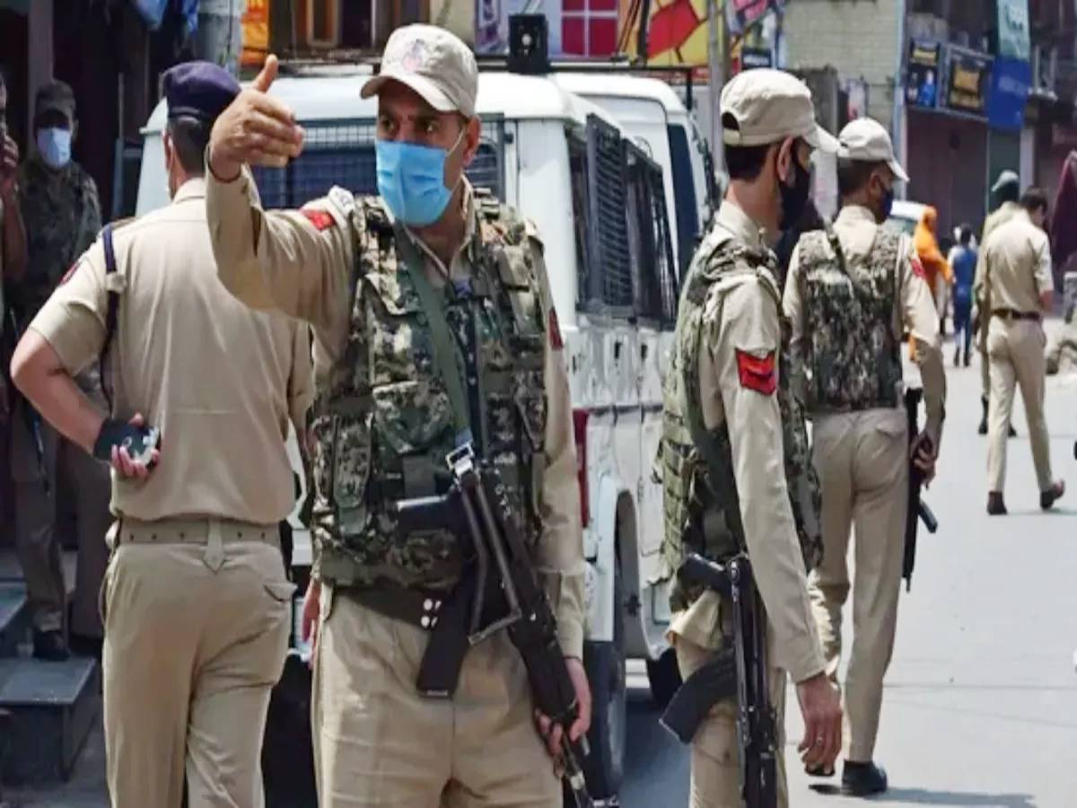 पाक में बैठकर आतंकी जाहिद हुसैन रचता था साजिश, अब जम्मू की SIA ने लिया बड़ा एक्शन पाक में बैठकर आतंकी जाहिद हुसैन रचता था साजिश, अब जम्मू की SIA ने लिया बड़ा एक्शन