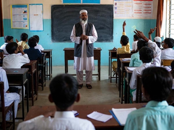 न ट्रेनिंग न कोई कम्पटीशन और 90 हज़ार तक सैलरी, मदरसा शिक्षकों की नियुक्ति पर सरकार की गिद्ध दृष्टि! 