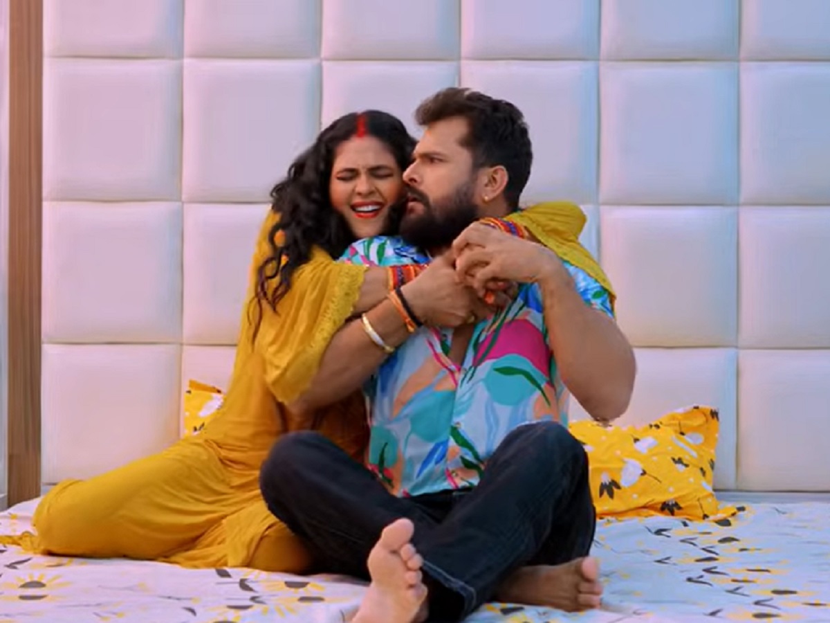 काफी ग्लैमरस लग रही चांदनी चांदी