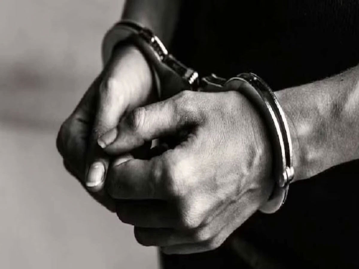 अरुणाचल प्रदेश से पकड़ा गया पाक जासूस, हिलाल अहमद की गिरफ्तारी से हड़कंप अरुणाचल प्रदेश से पकड़ा गया पाक जासूस, हिलाल अहमद की गिरफ्तारी से हड़कंप