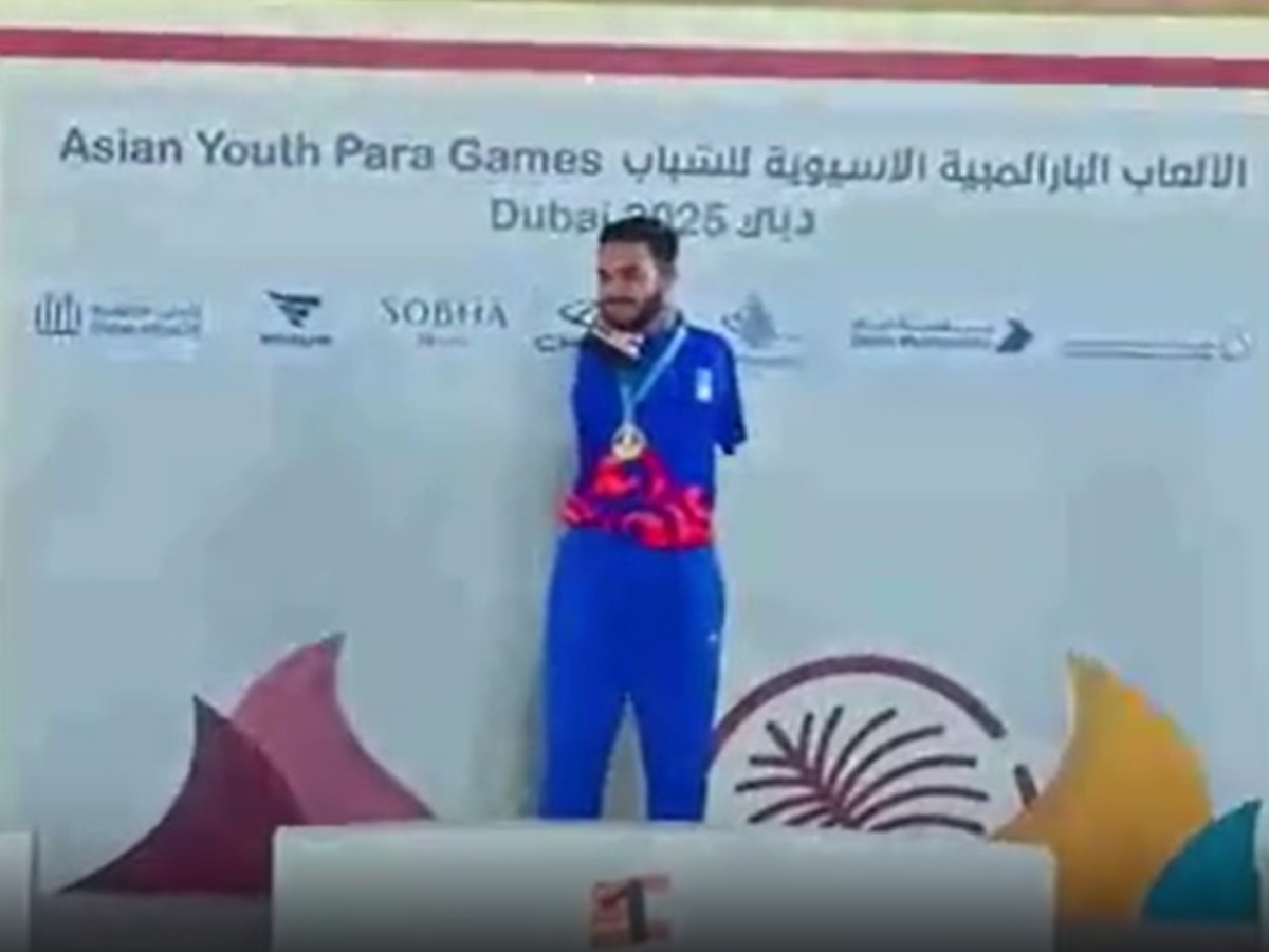 गोल्ड मेडल जीतने के बाद जश्न मनाते अब्दुल कादिर गोल्ड मेडल जीतने के बाद जश्न मनाते अब्दुल कादिर