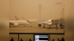 कोहरे और AQI का कहर! दिल्ली में 220 उड़ानें हुईं प्रभावित, एयरलाइंस की एडवाइजरी जारी