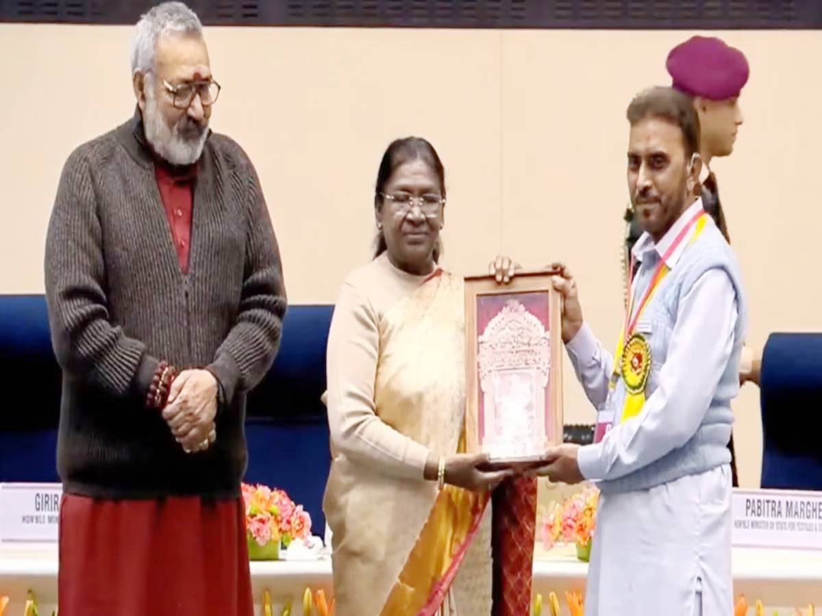 काष्ठ-नक्काशी को मोहम्मद दिलशाद ने दिलाई नई पहचान, देश और दुनिया से मिल चुका है कई पुरस्कार काष्ठ-नक्काशी को मोहम्मद दिलशाद ने दिलाई नई पहचान, देश और दुनिया से मिल चुका है कई पुरस्कार