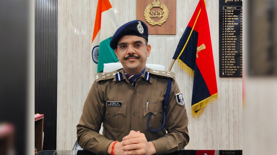 चंपारण रेंज के DIG के नाम पर फर्जी अकाउंट बना करता था ठगी, राजस्थान से उठा लाई पुलिस