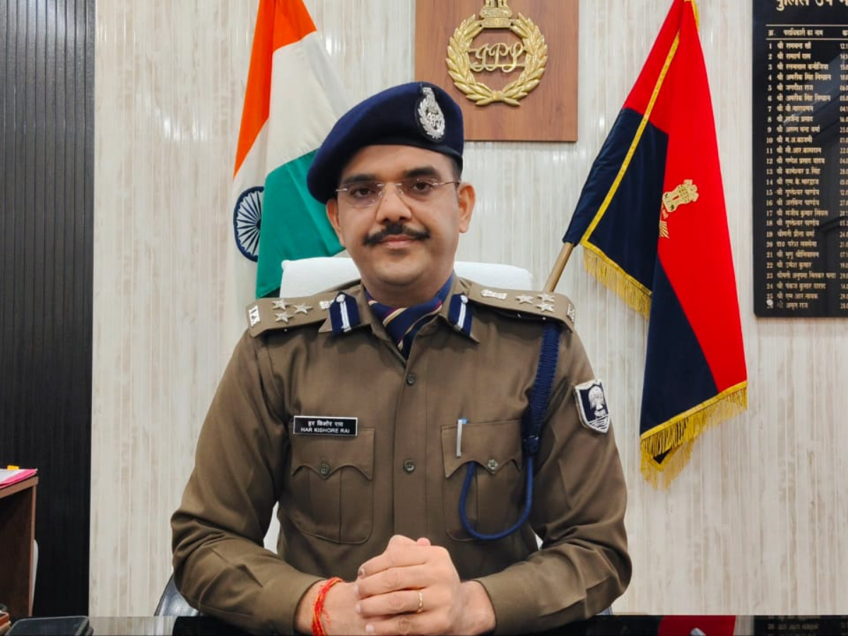 चंपारण रेंज के DIG के नाम पर फर्जी अकाउंट बना करता था ठगी, राजस्थान से उठा लाई पुलिस चंपारण रेंज के DIG के नाम पर फर्जी अकाउंट बना करता था ठगी, राजस्थान से उठा लाई पुलिस