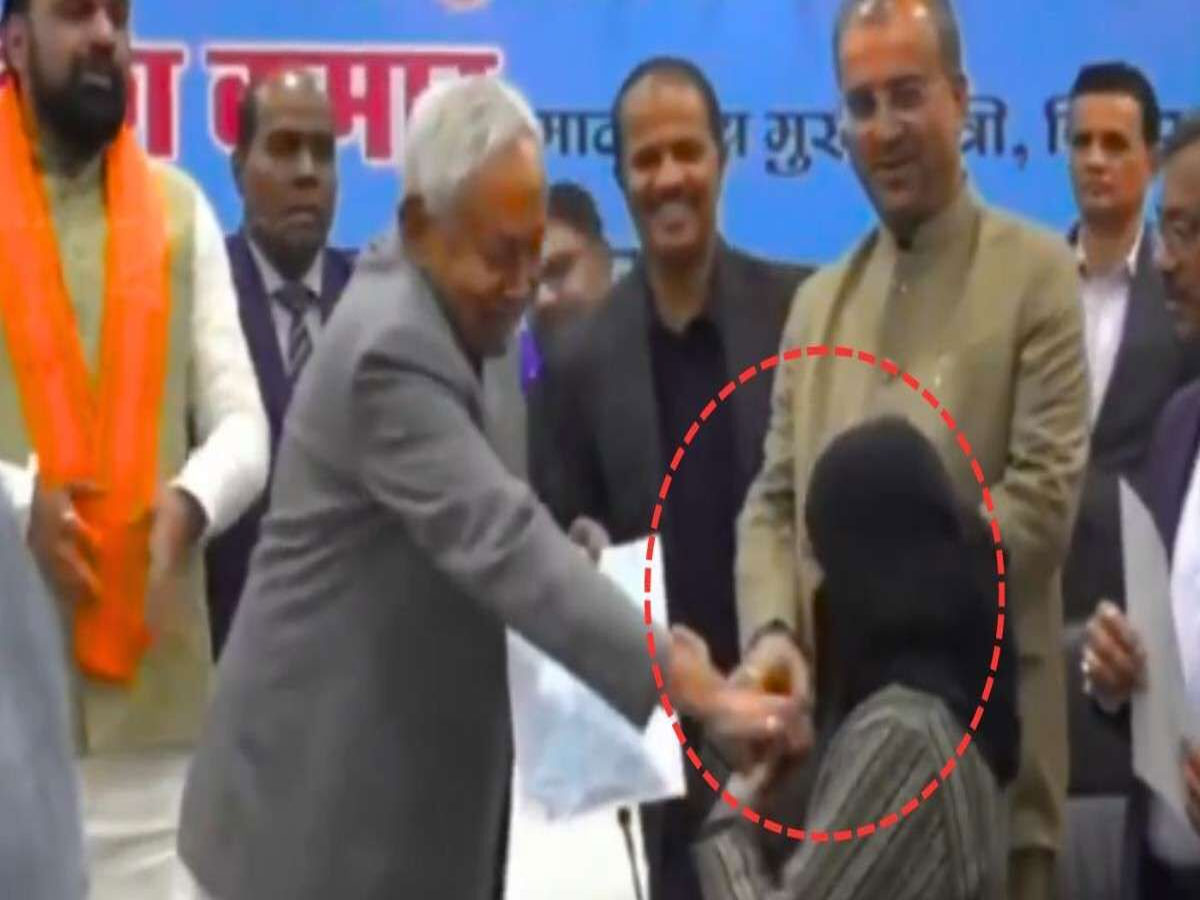 सरकारी नौकरी को ठोकर मारेंगी डॉक्टर नुसरत; हिजाब विवाद के बाद आहत होकर लिया फैसला सरकारी नौकरी को ठोकर मारेंगी डॉक्टर नुसरत; हिजाब विवाद के बाद आहत होकर लिया फैसला