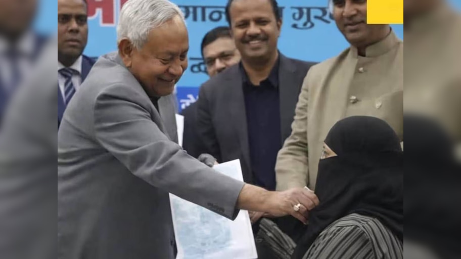 हिजाब विवाद पर बिहार, गुजरात से लेकर राजस्थान तक तनाव; नीतीश कुमार का फूंका पुतला