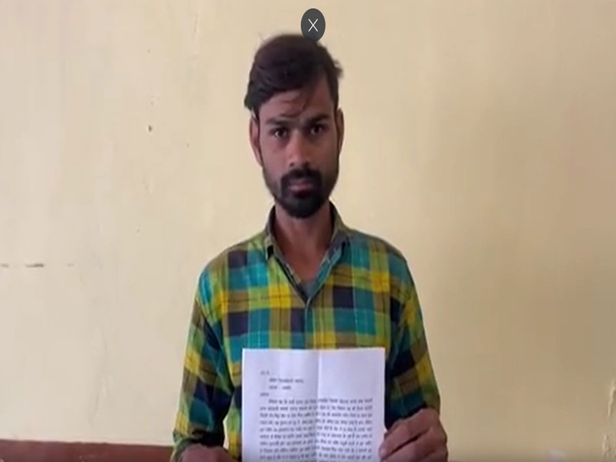 UP: 200 करोड़ की जमीन पर वक्फ पर कब्जे का आरोप, DM के पास पहुंचा मुस्लिम शख्स UP: 200 करोड़ की जमीन पर वक्फ पर कब्जे का आरोप, DM के पास पहुंचा मुस्लिम शख्स