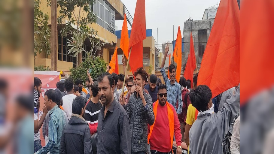 MP: लव जिहाद के आरोप में जुबैर मंसूरी गिरफ्तार, फिर हिंदू संगठन क्यों मचा रहे उत्पात ?