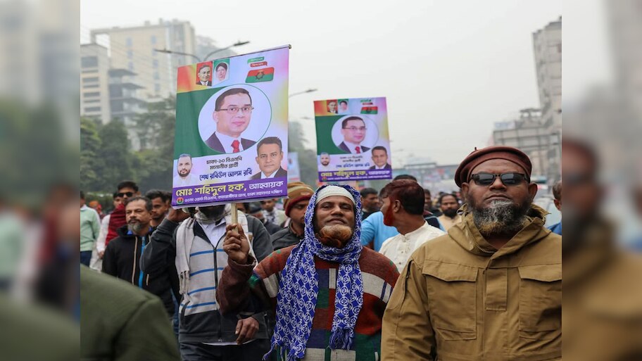बांग्लादेश में हिंसा के बीच 17 साल बाद अपने वतन लौटे पूर्व PM के बेटे, सियासी हलचल तेज