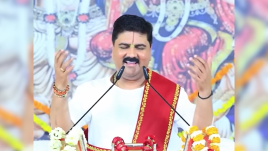 'मौत का जब बजा सिर पे डंका, फूंक दी पल में सोने की लंका', रावण का जिक्र कर राजन जी महाराज ने दी जीवन की अद्भुत सीख