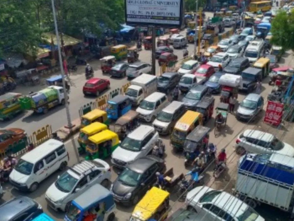 Ghaziabad traffic police collaborating with Google Maps| तेज चले तो ...