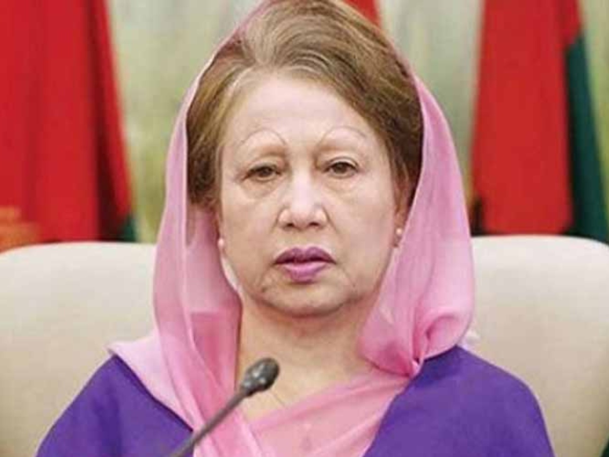 Bangladesh: कब्र में पांव लेकिन खालिदा जिया लड़ेंगी संसदीय चुनाव; बोगरा-7 सीट से दाखिल किया गया पर्चा! Bangladesh: कब्र में पांव लेकिन खालिदा जिया लड़ेंगी संसदीय चुनाव; बोगरा-7 सीट से दाखिल किया गया पर्चा!