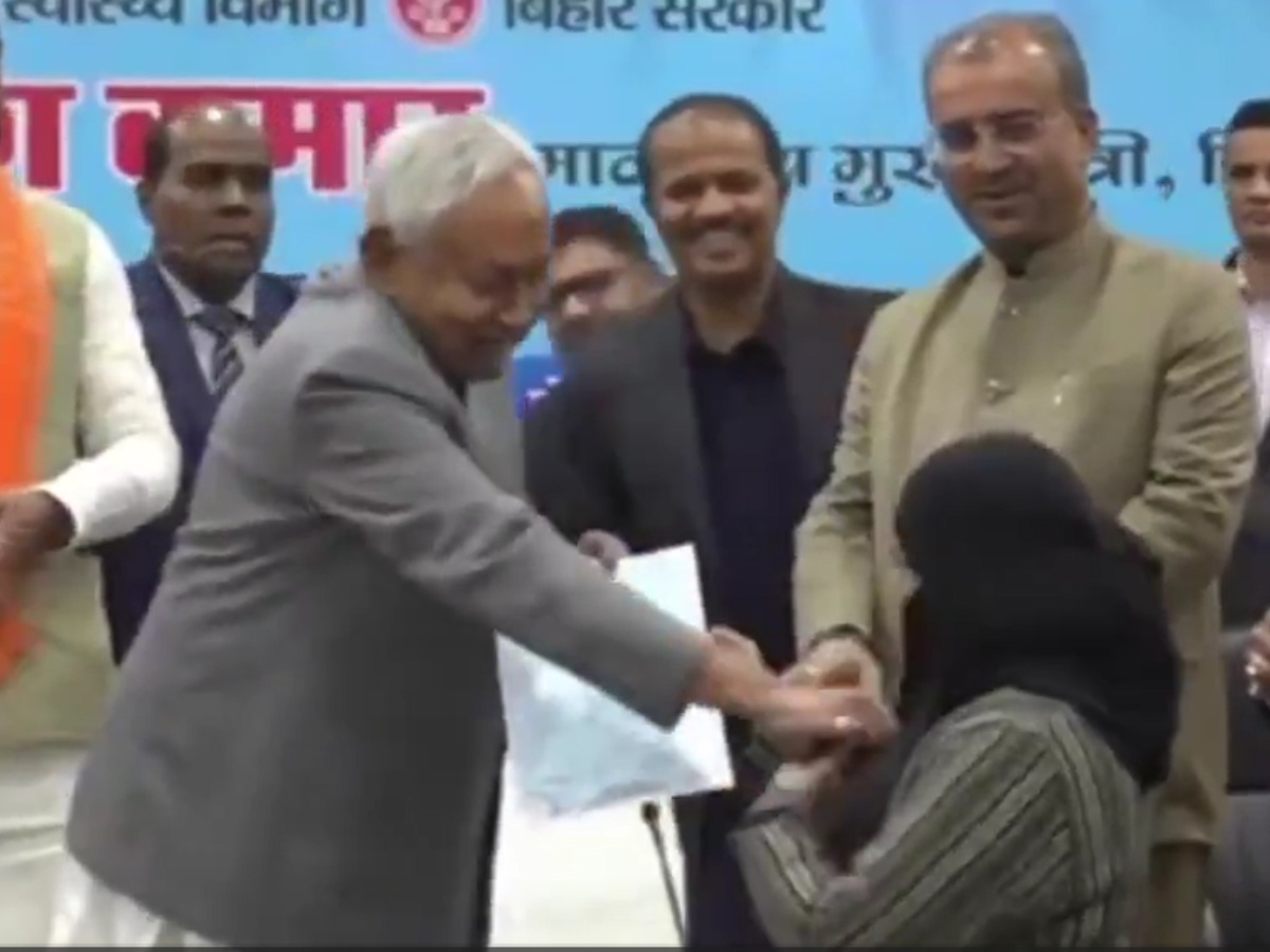 नौकरी से बड़ा आत्मसम्मान; डॉक्टर नुसरत ने बिहार सरकार की नौकरी को मारी लात नौकरी से बड़ा आत्मसम्मान; डॉक्टर नुसरत ने बिहार सरकार की नौकरी को मारी लात