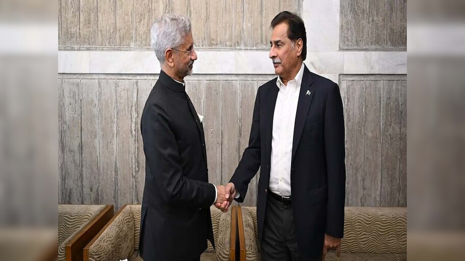 IND-PAK: तनाव के बाद पहली मुलाकात, जयशंकर-अयाज़ सादिक आमने-सामने