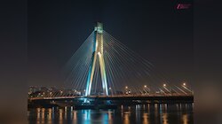 दिल्ली का वो कौन सा ब्रिज है, जो रात में चमकता है