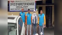 दिल्ली पुलिस की स्पेशल स्टाफ टीम ने शराब तस्कर को पकड़ा, 1550 क्वार्टर जब्त