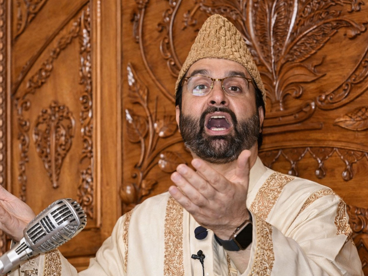 मीरवाइज को कौन नहीं पढ़ने दे रहा है जुमे की नमाज; किस बात का है सरकार को खतरा? मीरवाइज को कौन नहीं पढ़ने दे रहा है जुमे की नमाज; किस बात का है सरकार को खतरा?