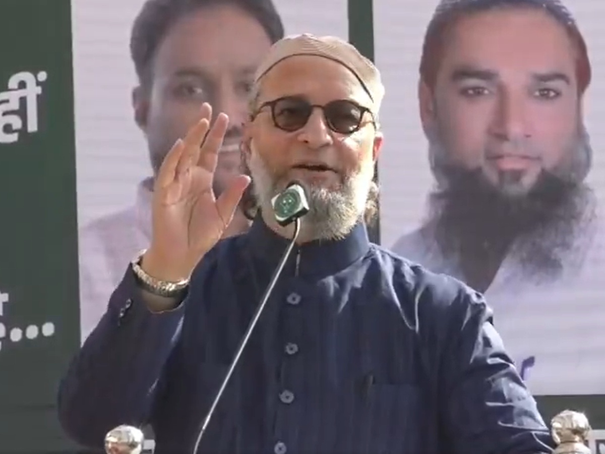 सोलापुर में AIMIM प्रमुख असदुद्दीन ओवैसी सोलापुर में AIMIM प्रमुख असदुद्दीन ओवैसी