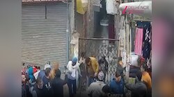 अतिक्रमण हटाने गई MCD और पुलिस पर पथराव... परिवार ने की पत्थरबाजी, CCTV वायरल
