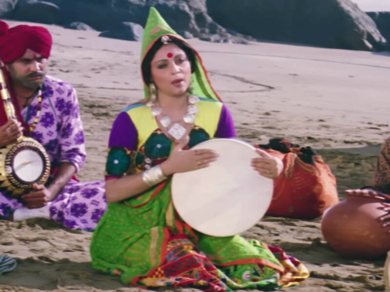 43 Years Old Most Classical Sad Song Lambi Judaai Sung By Pakistani ...