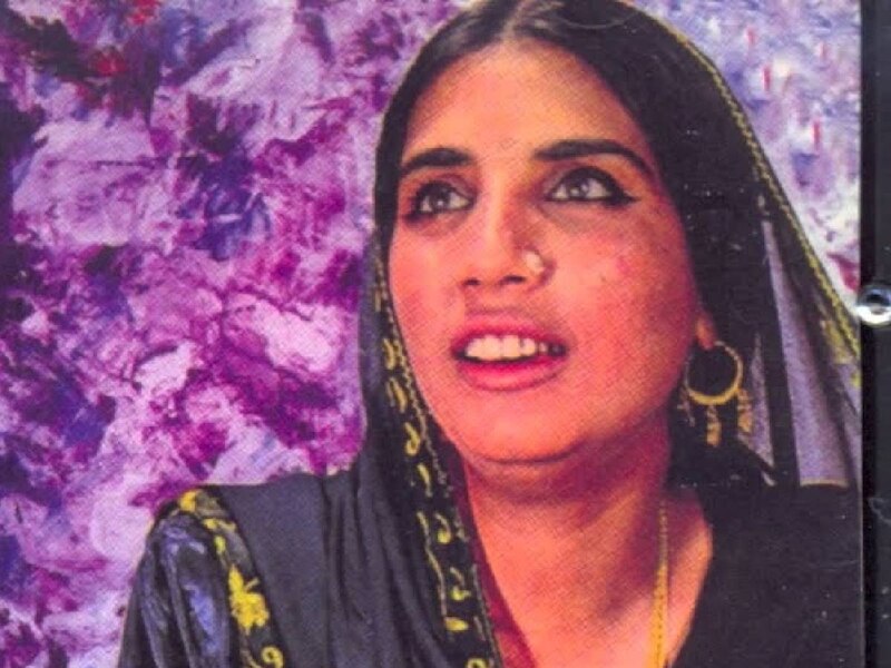 43 Years Old Most Classical Sad Song Lambi Judaai Sung By Pakistani ...