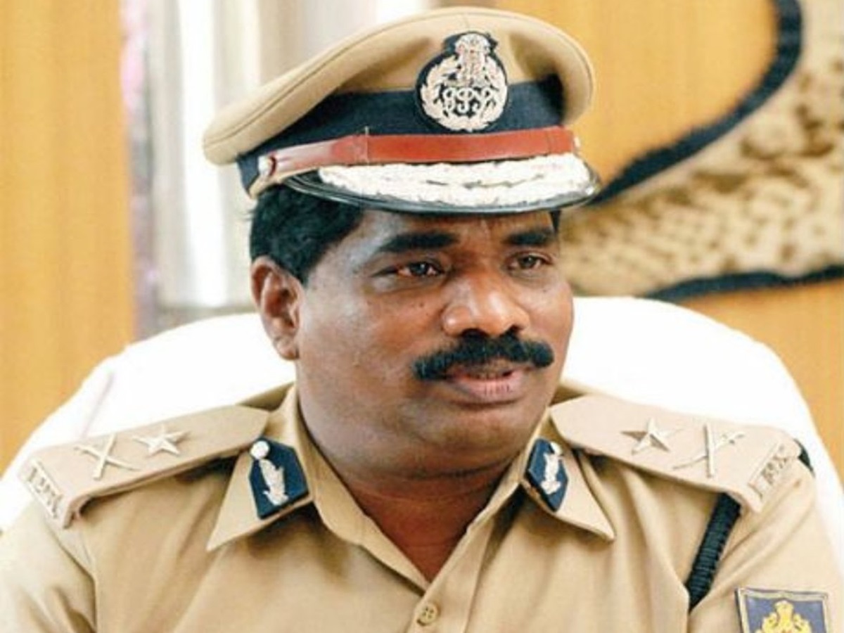 Karnataka DGP suspension: ଡିଜିପିଙ୍କ ଅଶ୍ଳୀଳ ଭିଡିଓ ଭାଇରାଲ, ନିଲମ୍ୱନ କଲେ ସରକାର Karnataka DGP suspension: ଡିଜିପିଙ୍କ ଅଶ୍ଳୀଳ ଭିଡିଓ ଭାଇରାଲ, ନିଲମ୍ୱନ କଲେ ସରକାର