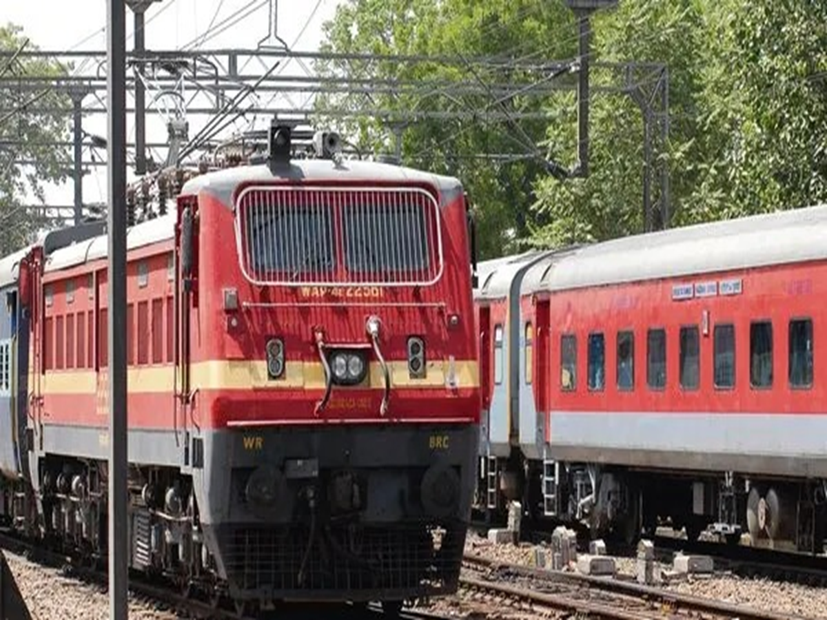 East Coast Railway: ଯାତ୍ରୀଙ୍କ ଭିଡ଼କୁ ଦୃଷ୍ଟିରେ ରଖି ଏହି ସବୁ ଟ୍ରେନରେ ଅତିରିକ୍ତ କୋଚ୍ ଯୋଗ କଲା ପୂର୍ବତଟ ରେଳପଥ East Coast Railway: ଯାତ୍ରୀଙ୍କ ଭିଡ଼କୁ ଦୃଷ୍ଟିରେ ରଖି ଏହି ସବୁ ଟ୍ରେନରେ ଅତିରିକ୍ତ କୋଚ୍ ଯୋଗ କଲା ପୂର୍ବତଟ ରେଳପଥ