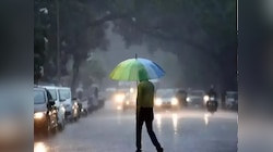 नोएडा-गाजियाबाद में बादलों की गड़गडाहट के साथ बरस रहे बादल,सर्द हवाओं से बढ़ी ठिठुरन