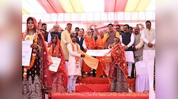 जबलपुर में मुख्यमंत्री कन्या विवाह, CM मोहन यादव ने जोड़ों को दिए 49-49 हजार के चेक