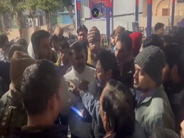 UP News: चिकन खाया, पैसे मांगने पर बागपत में कथित हिंदू संगठन के लोगों ने की सुफियान की पिटाई