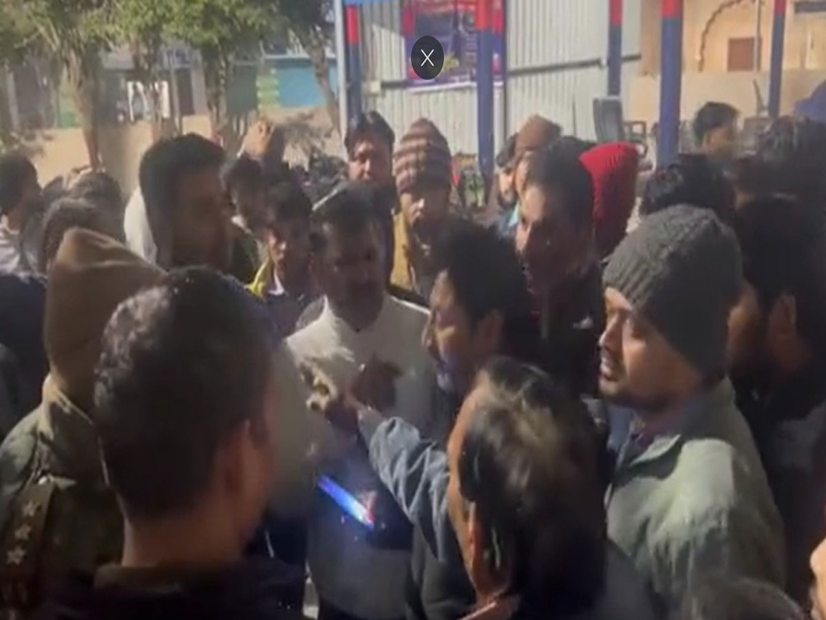 UP News: चिकन खाया, पैसे मांगने पर बागपत में कथित हिंदू संगठन के लोगों ने की सुफियान की पिटाई UP News: चिकन खाया, पैसे मांगने पर बागपत में कथित हिंदू संगठन के लोगों ने की सुफियान की पिटाई