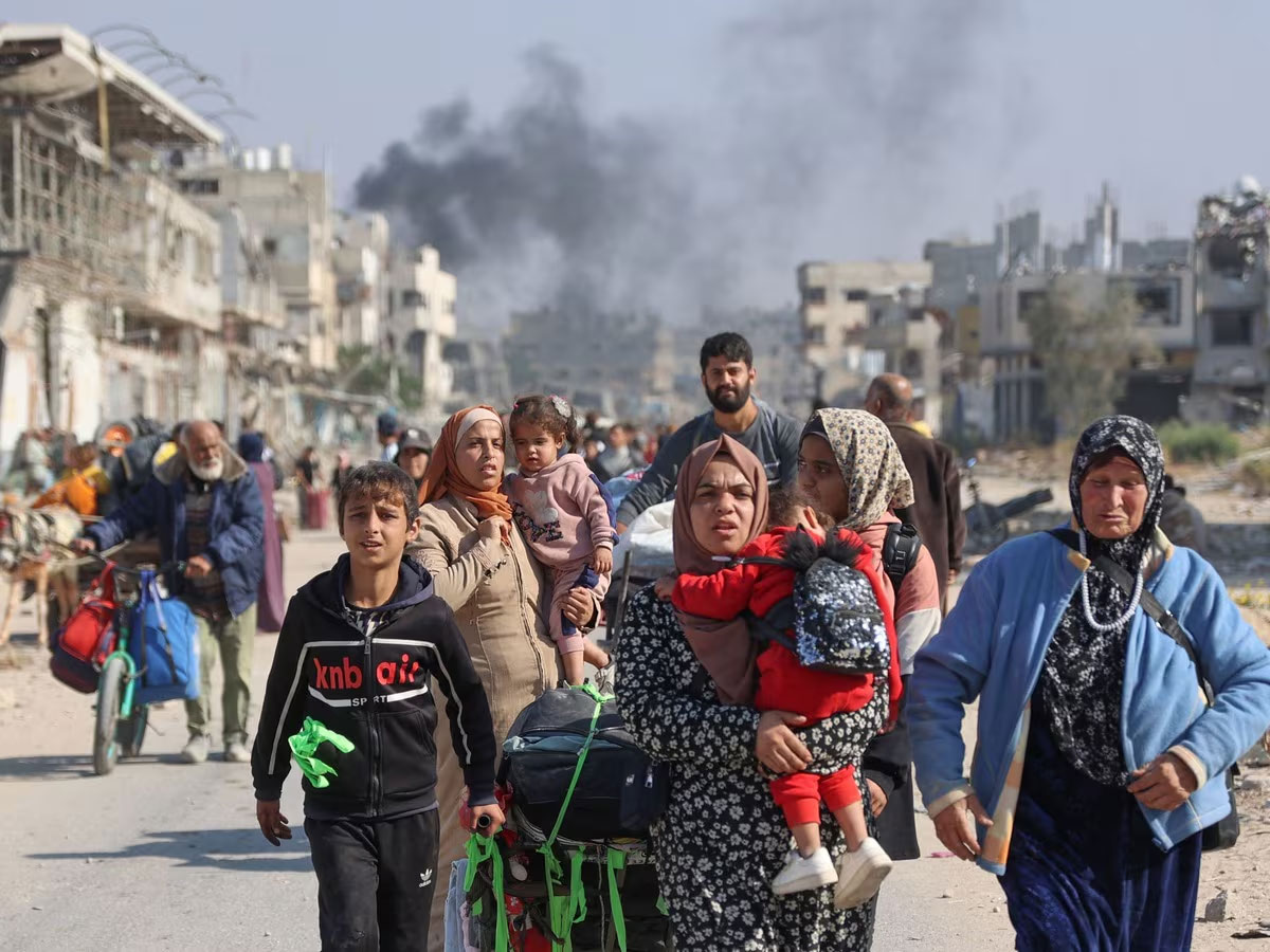 Gaza News: दो साल की जंग, दर्द और बेबसी के बाद गाजा को मिली सांस लेने की राह Gaza News: दो साल की जंग, दर्द और बेबसी के बाद गाजा को मिली सांस लेने की राह