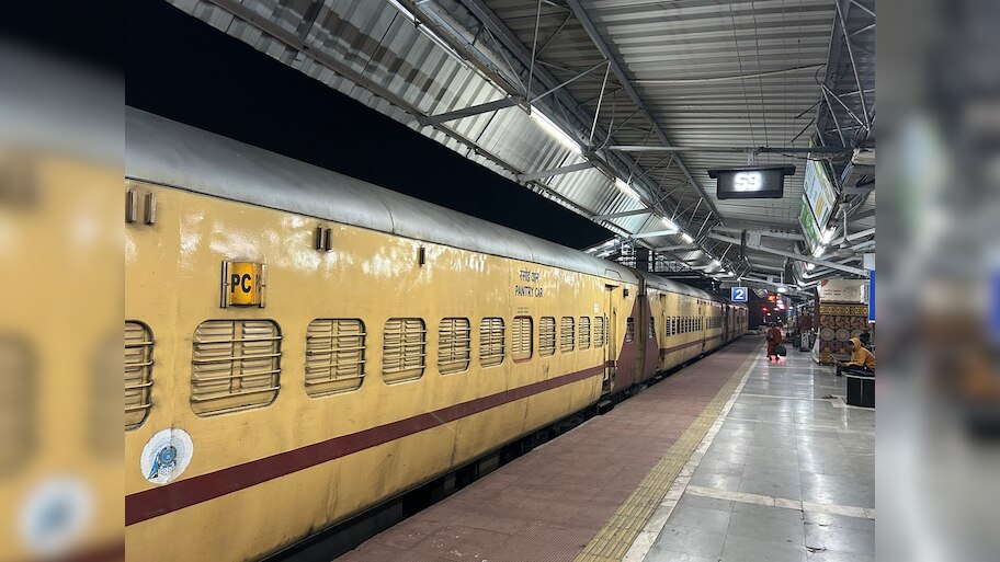 Sambalpur Nanded Express: ଯାନ୍ତ୍ରିକ ତ୍ରୁଟି ଯୋଗୁଁ ସମ୍ବଲପୁର-ନାନ୍ଦେଡ଼ ଏକ୍ସପ୍ରେସରେ କୋଚ୍ ସମସ୍ୟା: ଯାତ୍ରୀଙ୍କୁ ବିକଳ୍ପ ବ୍ୟବସ୍ଥାରେ ପଠାଇଲା ରେଳବାଇ