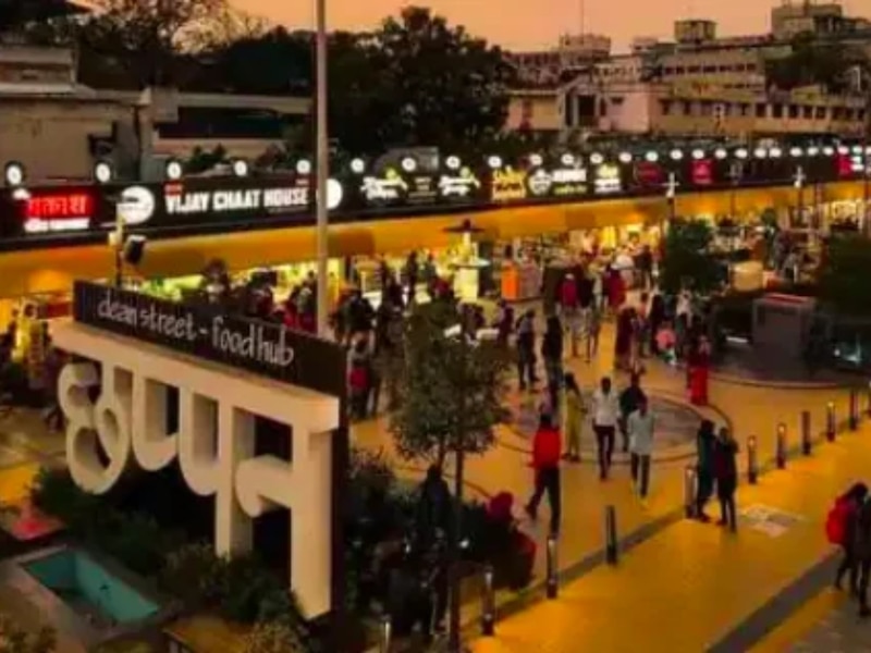 56 दुकान की जगमगाहट