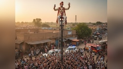 मेरी शादी करवा दो....जिद में टावर पर चढ़ा युवक! डेढ़ घंटे तक चला हाई वोल्टेज ड्रामा