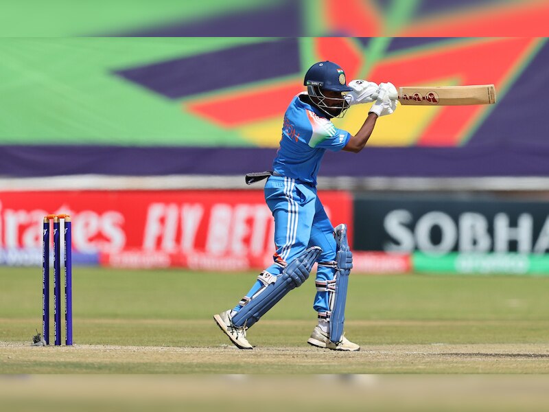 एरोन जॉर्ज ने जड़ा शानदार शतक