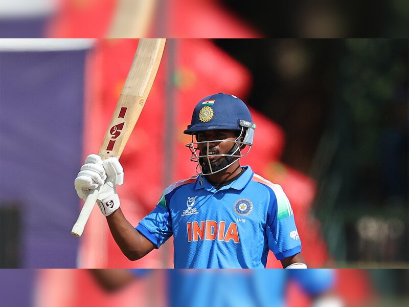 एरोन जॉर्ज ने स्पेशल क्लब में मारी एंट्री