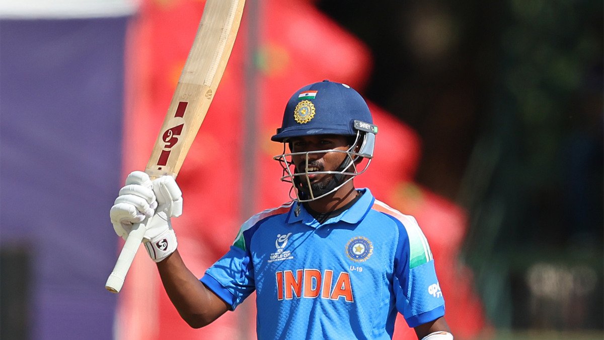 एरोन जॉर्ज ने स्पेशल क्लब में मारी एंट्री