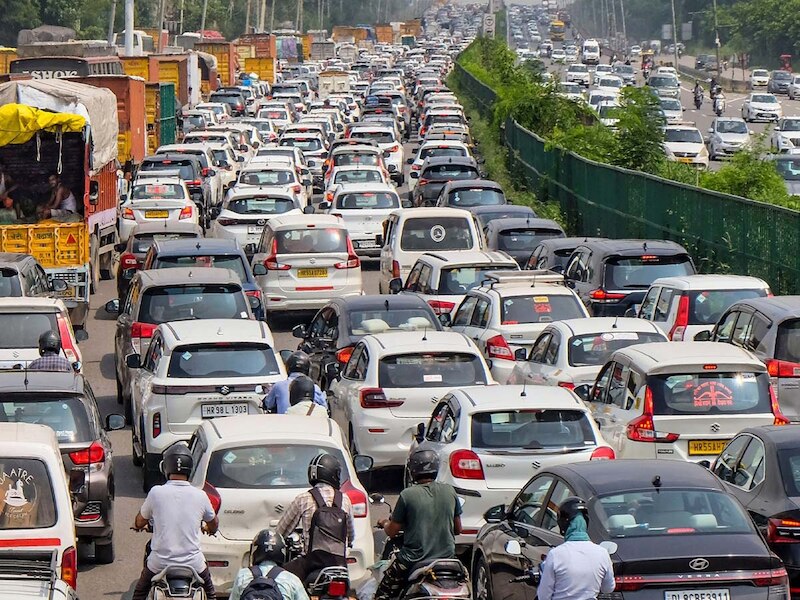 24 घंटे तक चले जाम में बिलख गए बच्चे